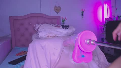 Snapshot of arishott chatting on 05.18.26 ArisSPEED UP MY FUCK MACHINE AND MAKE ME CUM online show from 05.18.26