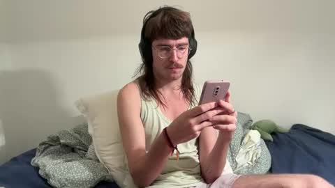 Snapshot of aristae chatting on 10.19.25 Ariste online show from 10.19.25