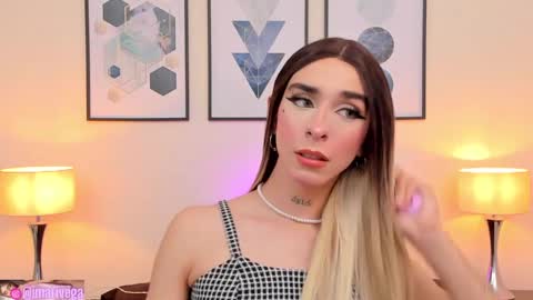 Snapshot of arivega chatting on 01.08.25 Nice to meet you thumb up me please its important I LOOK MY BIO DOWN online show from 01.08.25