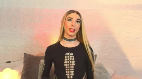 Snapshot of arivega chatting on 05.07.26 Nice to meet you thumb up me please its important I LOOK MY BIO DOWN online show from 05.07.26