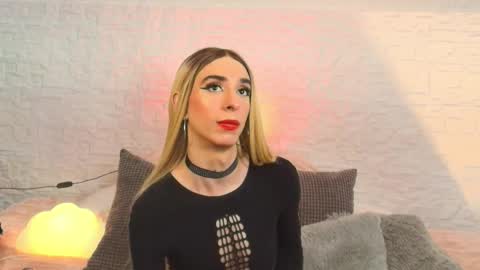 Snapshot of arivega chatting on 05.07.26 Nice to meet you thumb up me please its important I LOOK MY BIO DOWN online show from 05.07.26