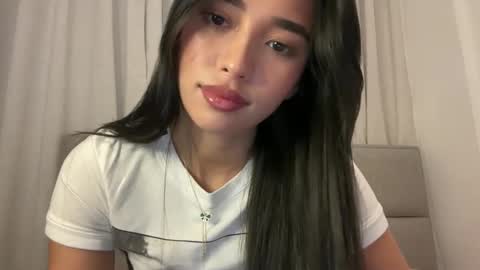 Snapshot of arivonne chatting on 11.17.25 Lily online show from 11.17.25