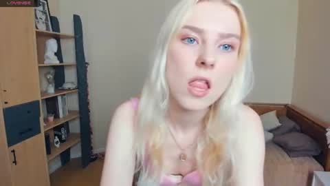 Snapshot of arlavitullo chatting on 06.16.26 Emily online show from 06.16.26