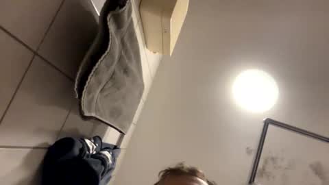 Snapshot of armyskater32 chatting on 09.19.25 armyskater32 online show from 09.19.25