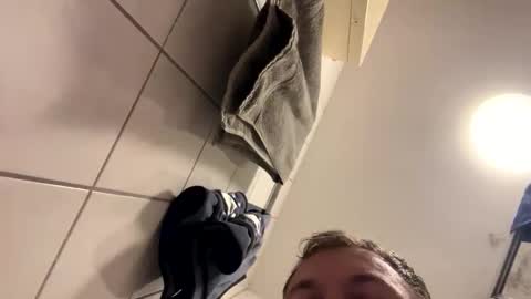 Snapshot of armyskater32 chatting on 09.28.25 armyskater32 online show from 09.28.25