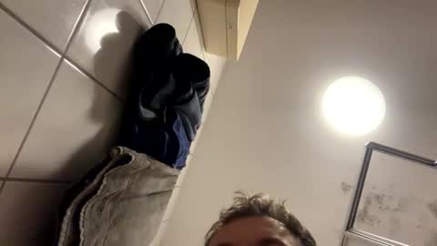 Snapshot of armyskater32 chatting on 10.17.25 armyskater32 online show from 10.17.25