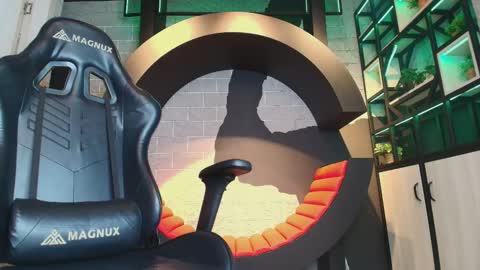 Arohom Lester online show from 10.30.25