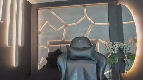 Arohom Lester online show from 11.06.25