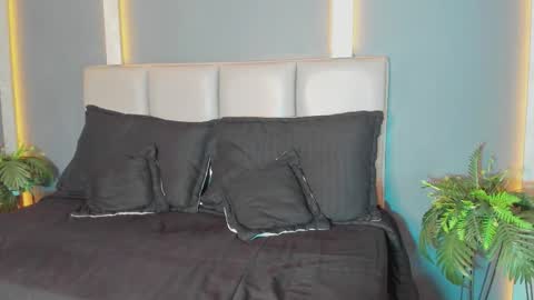 Arohom Lester online show from 11.30.25