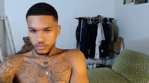 Snapshot of aron_7 chatting on 12.22.24 aron_7 online show from 12.22.24