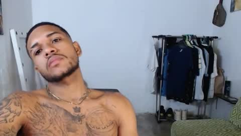 Snapshot of aron_7 chatting on 02.01.25 aron_7 online show from 02.01.25