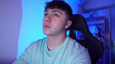 Snapshot of aron__cooper chatting on 04.28.26 aron__cooper online show from 04.28.26