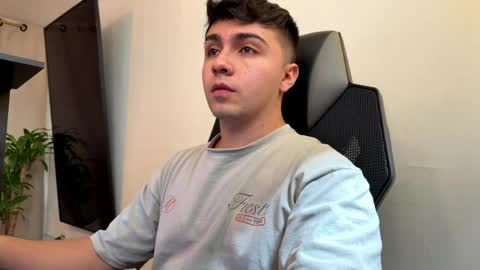 Snapshot of aron__cooper chatting on 05.22.26 aron__cooper online show from 05.22.26