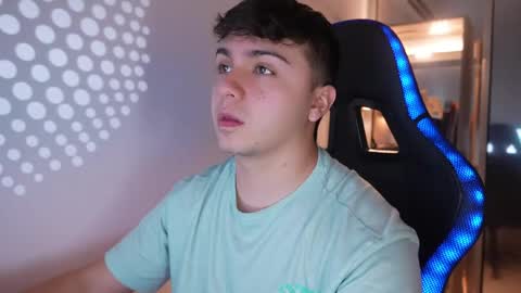 Snapshot of aron__cooper chatting on 05.23.26 aron__cooper online show from 05.23.26