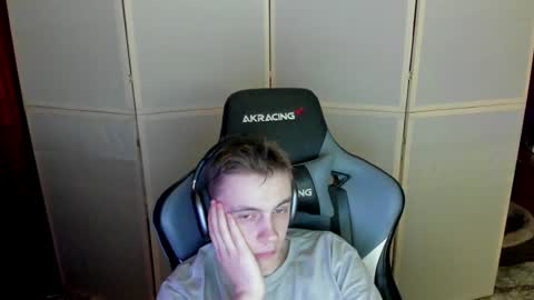 Snapshot of aron_neall chatting on 12.03.24 biggest penis online show from 12.03.24