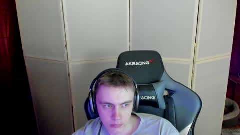 Snapshot of aron_neall chatting on 12.03.24 biggest penis online show from 12.03.24