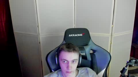 Snapshot of aron_neall chatting on 12.03.24 biggest penis online show from 12.03.24