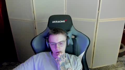 Snapshot of aron_neall chatting on 12.04.24 biggest penis online show from 12.04.24