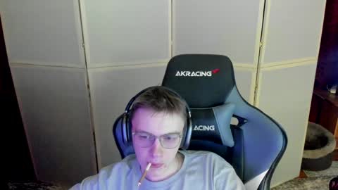 Snapshot of aron_neall chatting on 12.05.24 biggest penis online show from 12.05.24
