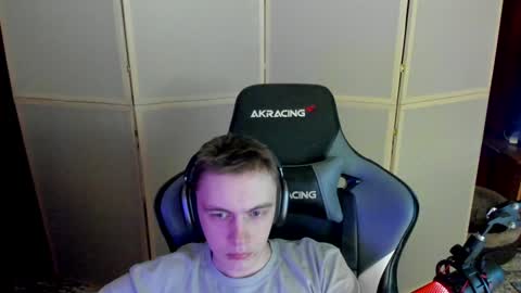 Snapshot of aron_neall chatting on 12.05.24 biggest penis online show from 12.05.24