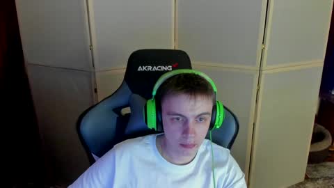 Snapshot of aron_neall chatting on 12.13.24 biggest penis online show from 12.13.24