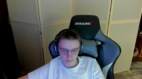 Snapshot of aron_neall chatting on 12.14.24 biggest penis online show from 12.14.24