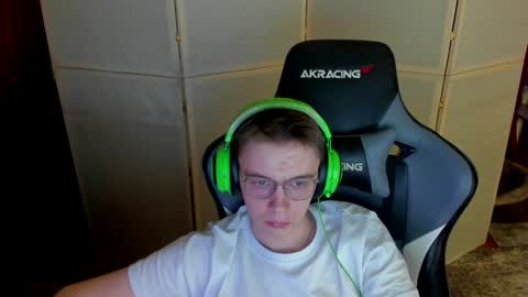 Snapshot of aron_neall chatting on 12.15.24 biggest penis online show from 12.15.24