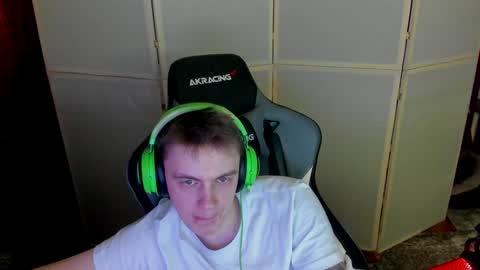 Snapshot of aron_neall chatting on 12.16.24 biggest penis online show from 12.16.24