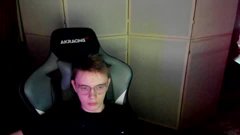 Snapshot of aron_neall chatting on 12.23.24 biggest penis online show from 12.23.24