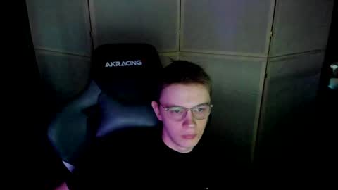 Snapshot of aron_neall chatting on 12.24.24 biggest penis online show from 12.24.24