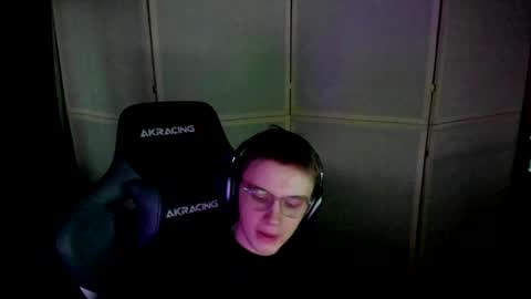 Snapshot of aron_neall chatting on 12.24.24 biggest penis online show from 12.24.24