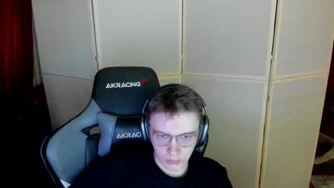 Snapshot of aron_neall chatting on 12.25.24 biggest penis online show from 12.25.24