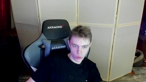 Snapshot of aron_neall chatting on 12.27.24 biggest penis online show from 12.27.24