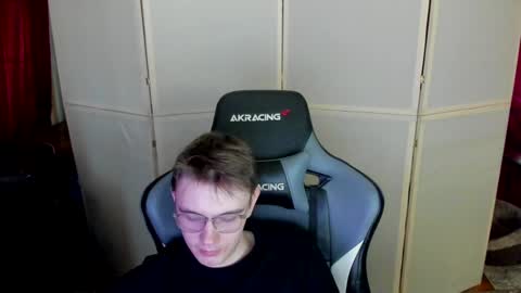 Snapshot of aron_neall chatting on 12.27.24 biggest penis online show from 12.27.24