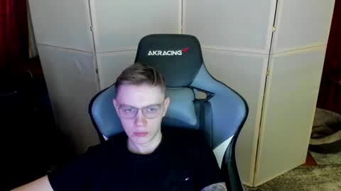 Snapshot of aron_neall chatting on 12.29.24 biggest penis online show from 12.29.24