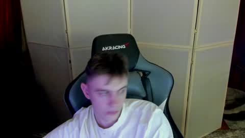 Snapshot of aron_neall chatting on 12.31.24 biggest penis online show from 12.31.24