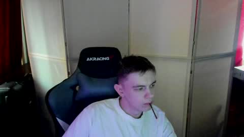 Snapshot of aron_neall chatting on 01.04.25 biggest penis online show from 01.04.25