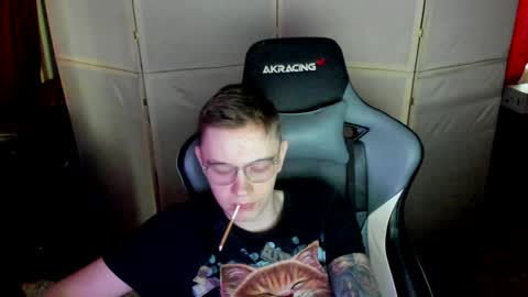 Snapshot of aron_neall chatting on 01.08.25 biggest penis online show from 01.08.25