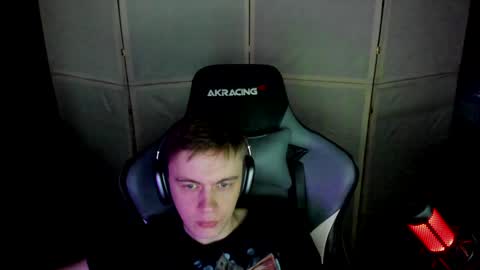 Snapshot of aron_neall chatting on 01.11.25 biggest penis online show from 01.11.25