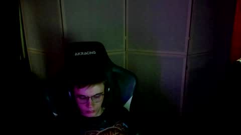 Snapshot of aron_neall chatting on 01.11.25 biggest penis online show from 01.11.25
