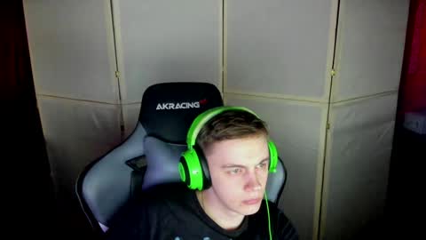 Snapshot of aron_neall chatting on 01.12.25 biggest penis online show from 01.12.25