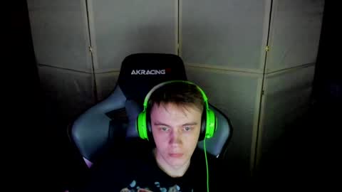 Snapshot of aron_neall chatting on 01.15.25 biggest penis online show from 01.15.25