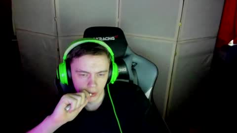 Snapshot of aron_neall chatting on 01.24.25 biggest penis online show from 01.24.25