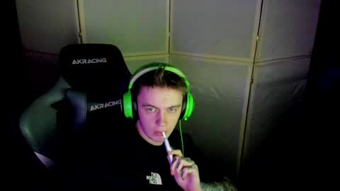 Snapshot of aron_neall chatting on 01.24.25 biggest penis online show from 01.24.25