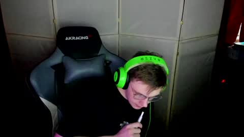 Snapshot of aron_neall chatting on 01.29.25 biggest penis online show from 01.29.25