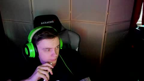 Snapshot of aron_neall chatting on 01.31.25 biggest penis online show from 01.31.25