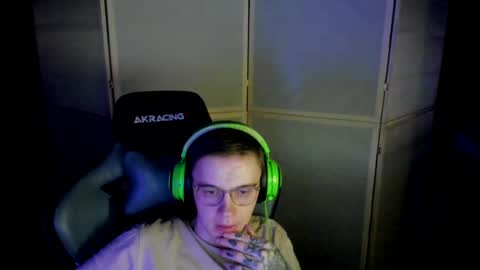 Snapshot of aron_neall chatting on 02.13.25 biggest penis online show from 02.13.25