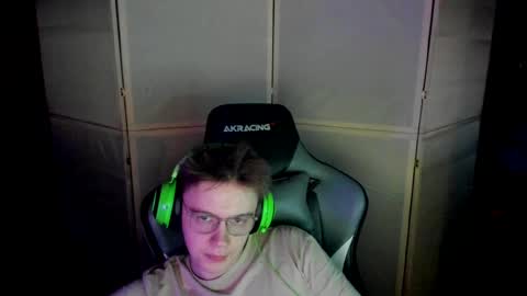 Snapshot of aron_neall chatting on 02.13.25 biggest penis online show from 02.13.25