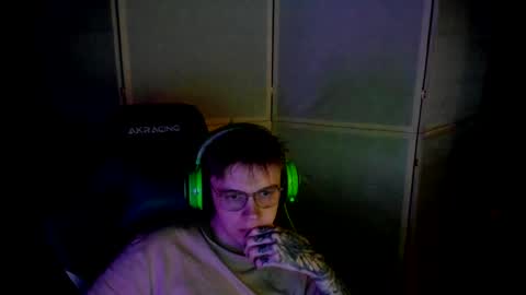 Snapshot of aron_neall chatting on 02.13.25 biggest penis online show from 02.13.25