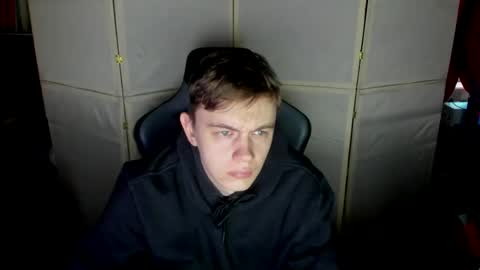Snapshot of aron_neall chatting on 02.18.25 biggest penis online show from 02.18.25